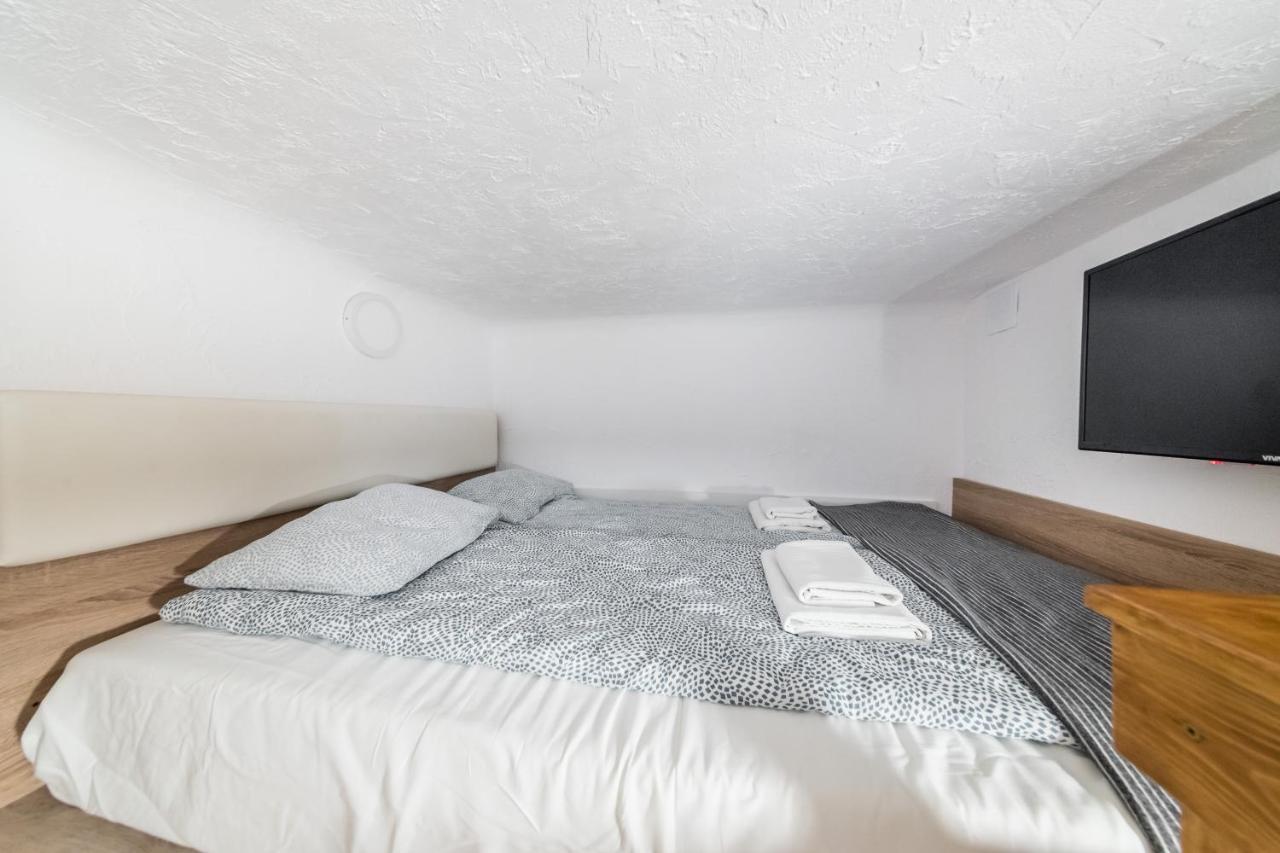Micro Apartments 2,5 Qm - Najmniejsze Apartamenty Swiata 2,5 Mkw Krakow Exterior photo