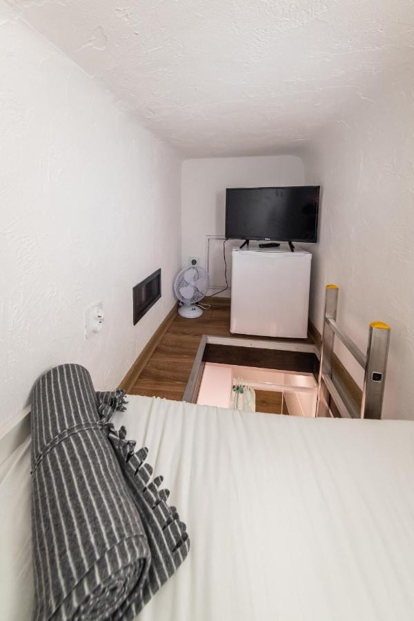 Micro Apartments 2,5 Qm - Najmniejsze Apartamenty Swiata 2,5 Mkw Krakow Exterior photo